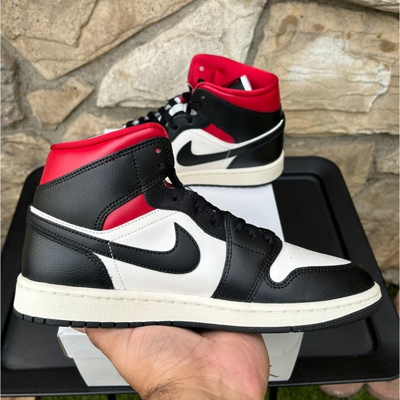 Air Jordan 1 Mid “Black Sail” Size 8.5 Women’s - Picture 8 of 11